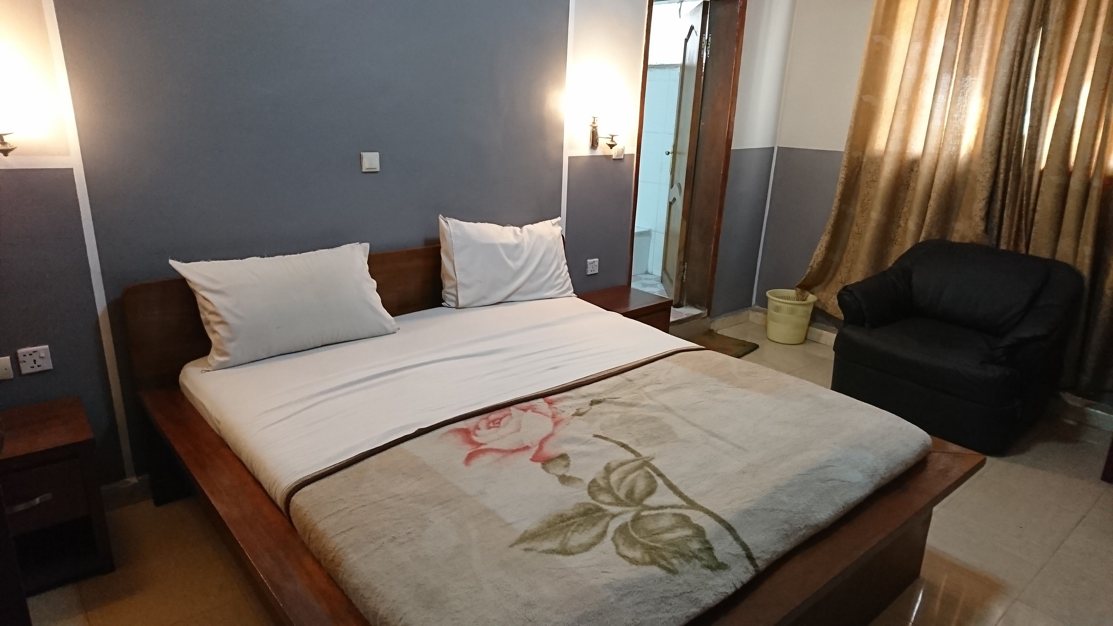 Free WiFi, bed sheets