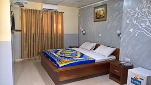 Deluxe Single Room, 1 Double Bed | Free WiFi, bed sheets - Hotel Pour Vous (Kinshasa)