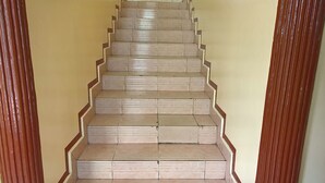 A staircase with multiple steps leading upwards. - Hotel Pour Vous (Kinshasa)