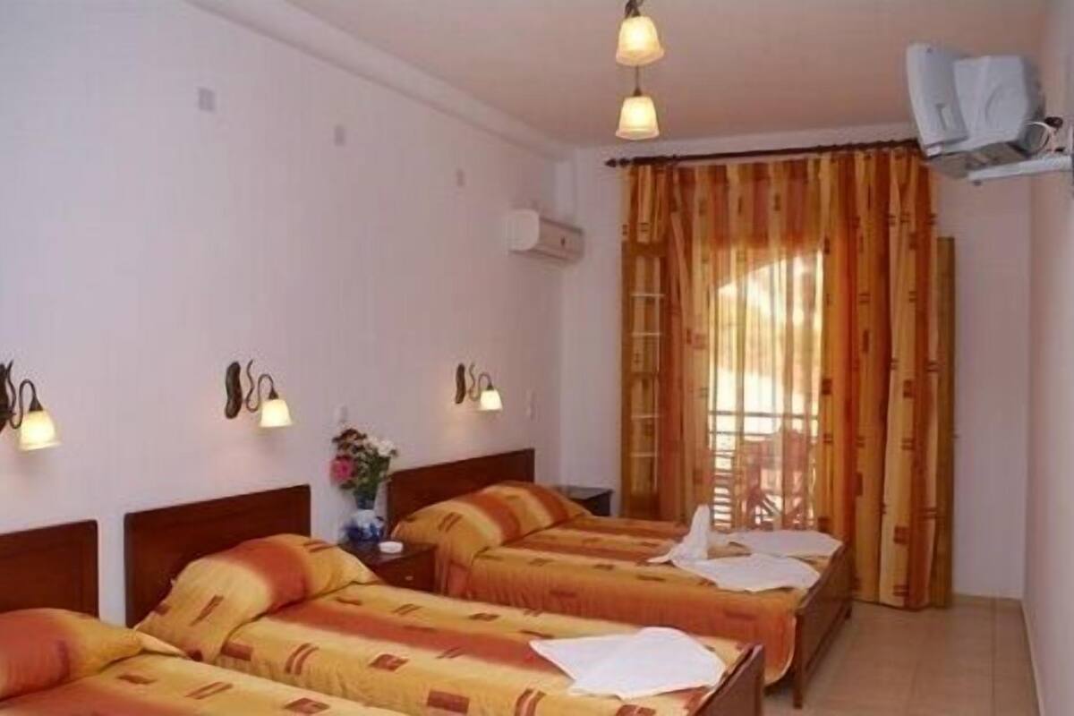 Habitación familiar, vista al mar | Ropa de cama de alta calidad y caja de seguridad en la habitación