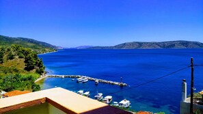 Breakfast, lunch, dinner served; Greek cuisine, beach views - Agnanti Hotel (Alonissos)