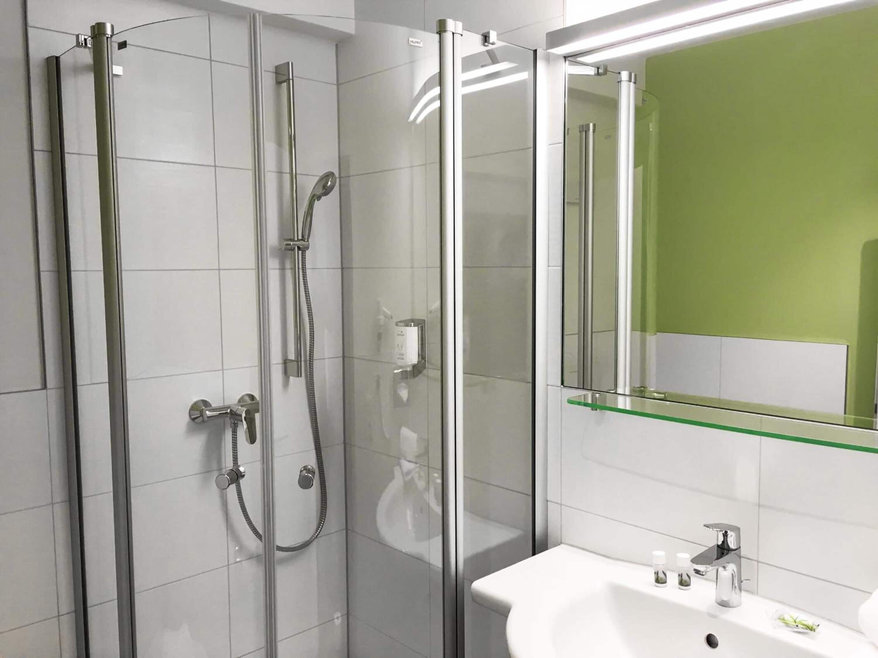 shower, free toiletries, hair dryer, towels