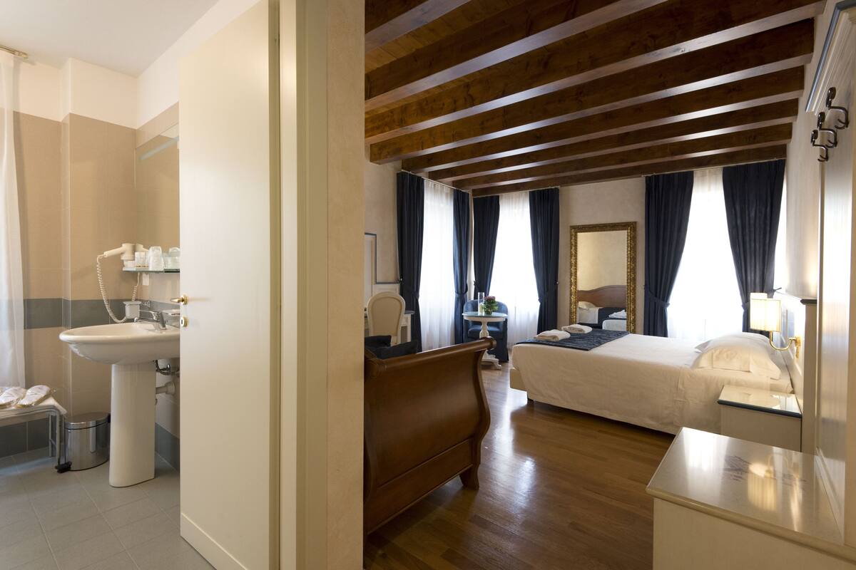 standard triple room | 1 bedroom, minibar, in-room safe, individually decorated