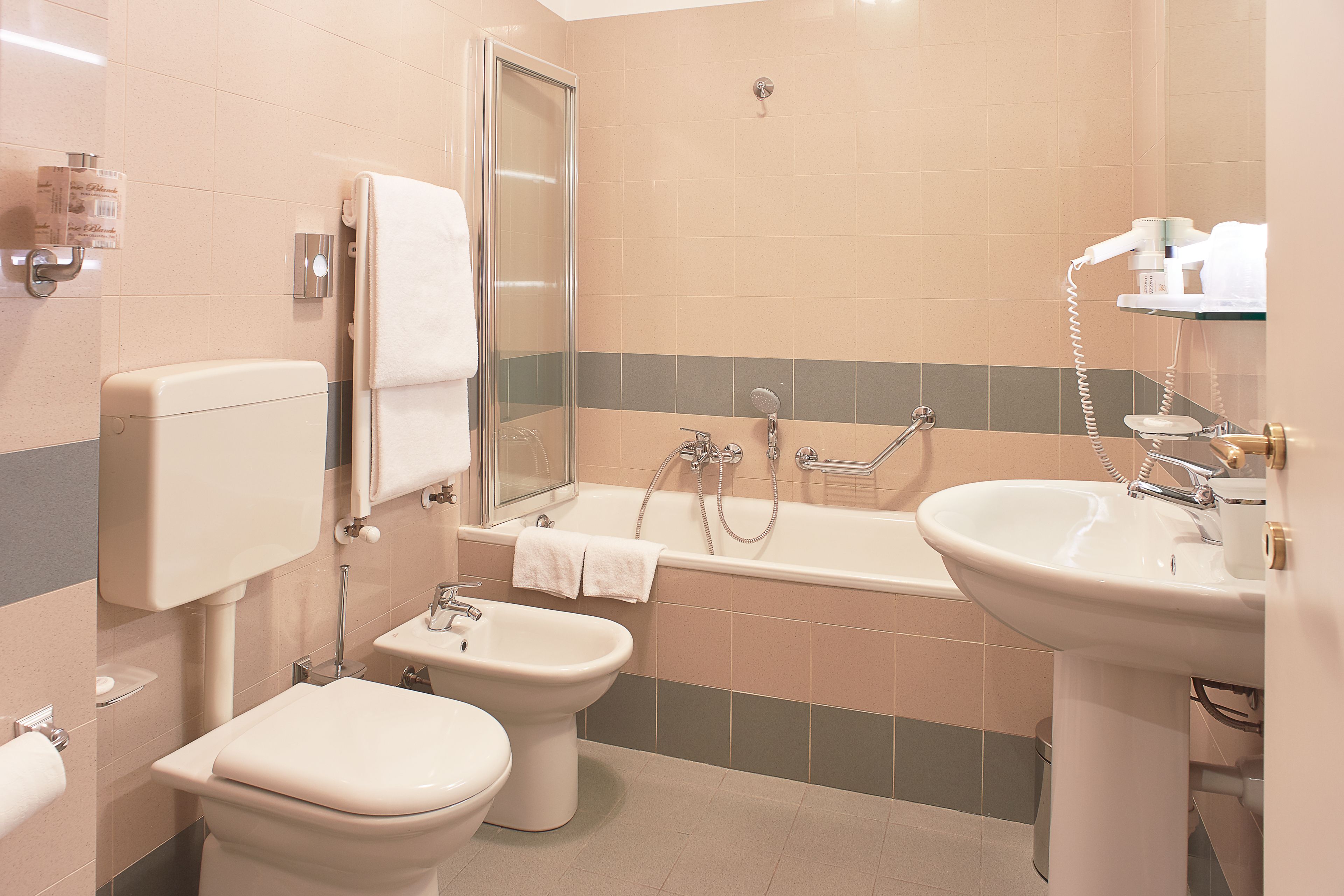 economy double room, 1 double bed (small) | bathroom | free toiletries, hair dryer, slippers, bidet