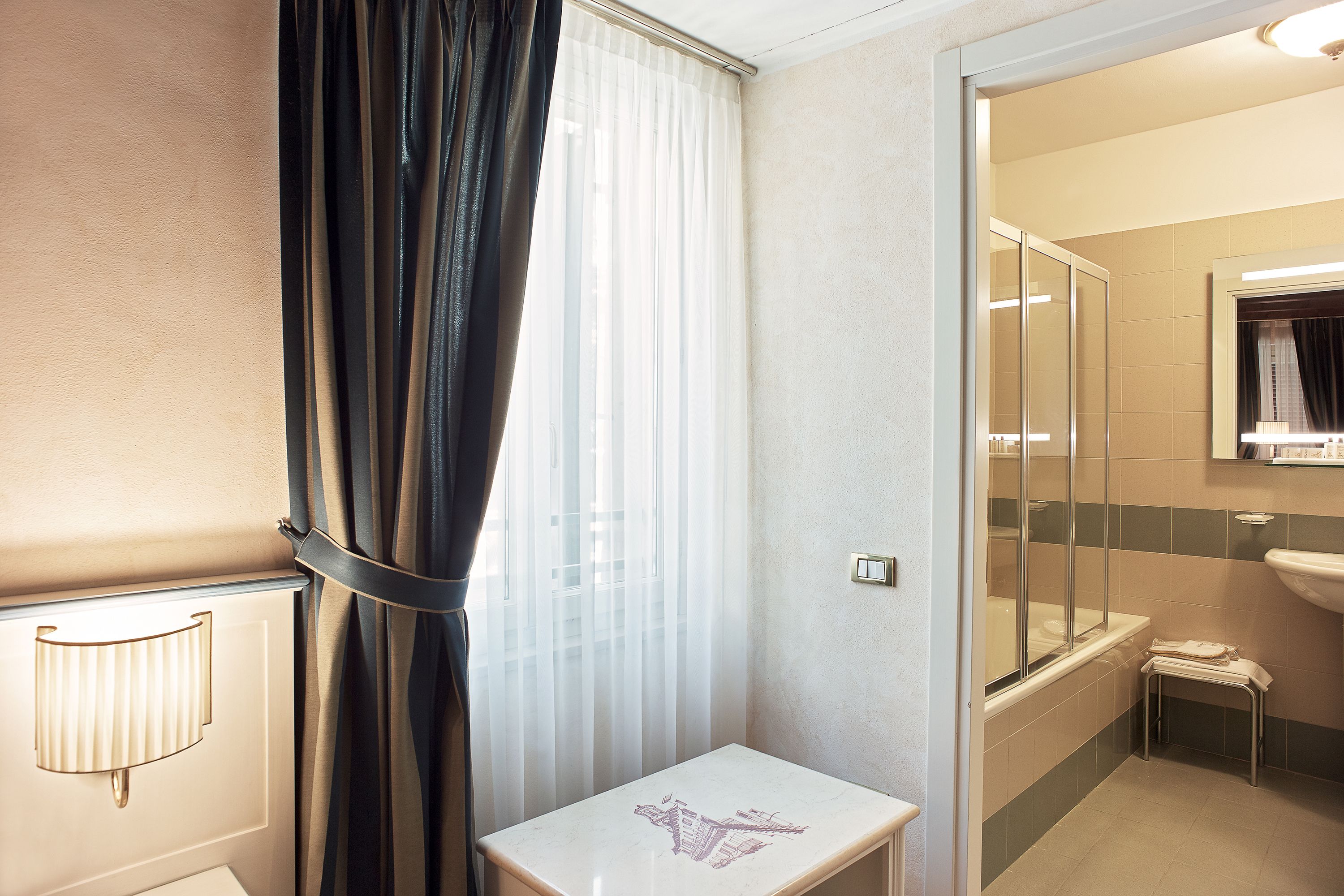 standard double room | 1 bedroom, minibar, in-room safe, individually decorated
