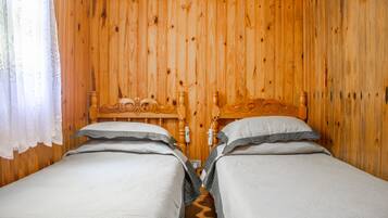 Standard Quadruple Room | Iron/ironing board, free WiFi