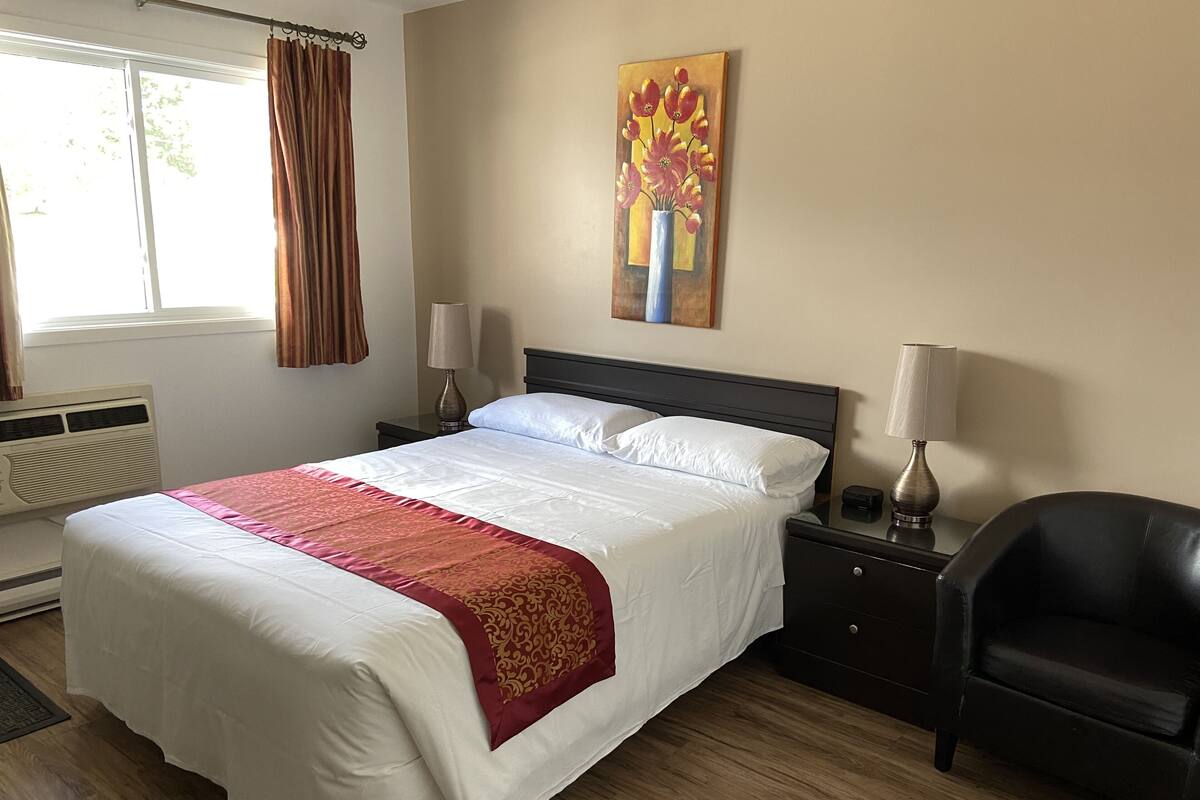 Standard Room, 1 Queen Bed