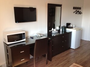 Standard Room, 1 Queen Bed