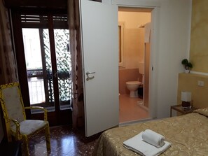 1 bedroom, Frette Italian sheets, premium bedding, down duvets