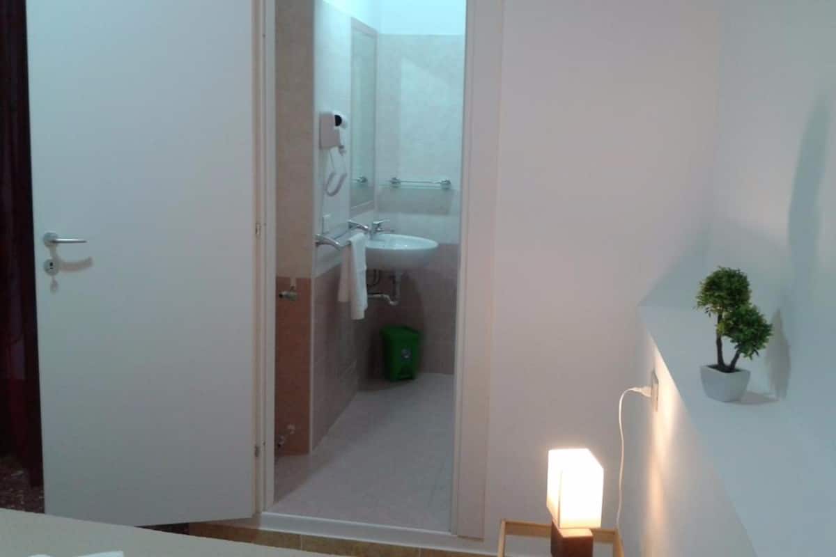 Chambre Double, vue ville