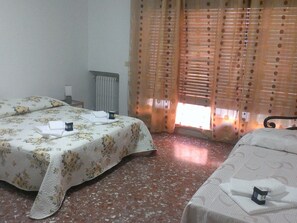 Triple Room | 1 bedroom, Frette Italian sheets, premium bedding, down comforters - Affittacamere Passarelli 9 (Matera)