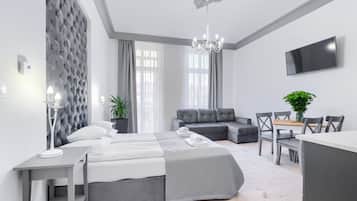 Studio Apartment with Balcony | Hypo-allergenic bedding, blackout curtains, iron/ironing board