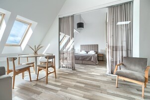 公寓, 1 间卧室, 阳台 | 起居区 | 32-英寸LED 电视（配备有线频道）、电视、Netflix