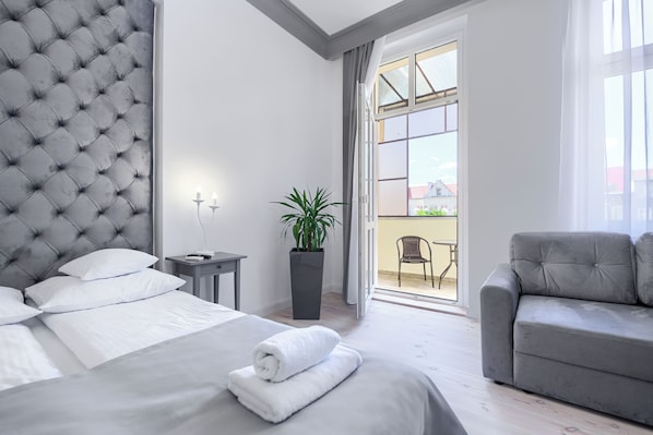 Studio Apartment with Balcony | Living area | 32-inch LED TV with cable channels, TV, Netflix