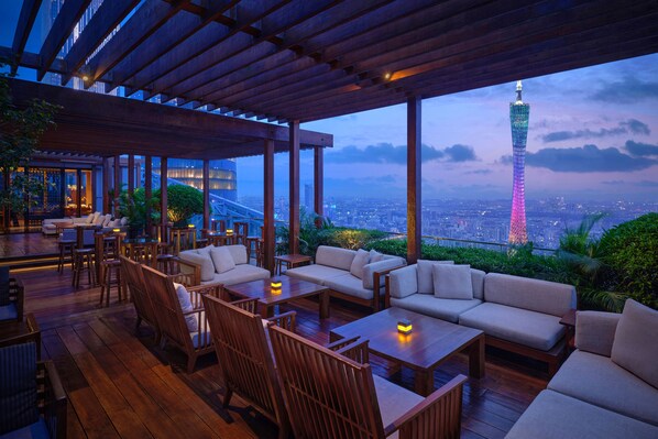 Cocktail bar