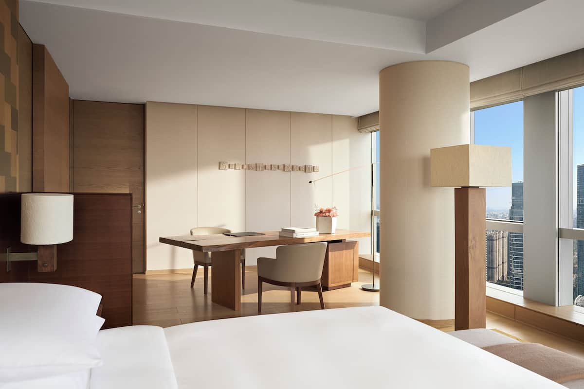 Executive Suite, 1 King Bed (Canton Tower View)