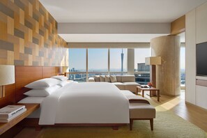 ミニバー、セーフティボックス (室内)、デスク、遮光カーテン