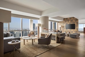 Executive Suite, 1 King Bed (Canton Tower View) | Minibar, in-room safe, desk, blackout curtains - Park Hyatt Guangzhou (Guangzhou)