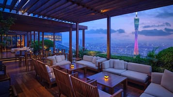 Cocktail bar