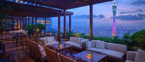 Cocktail bar