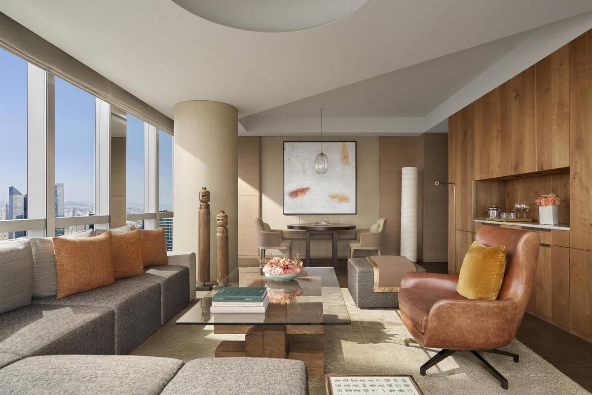 Suite Premier, 1 cama de matrimonio grande, vistas a la ciudad | Minibar, caja fuerte, escritorio y cortinas opacas
