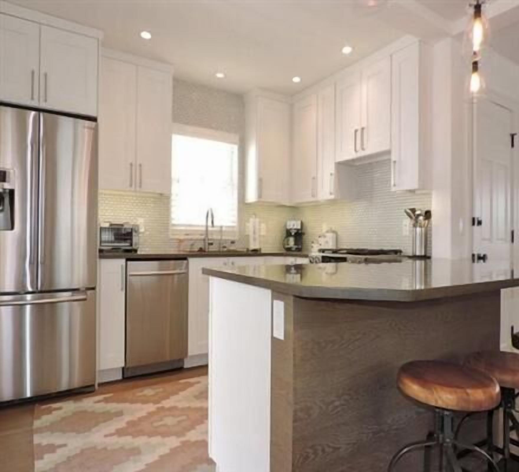 House, 5 Bedrooms | Private kitchen | Microwave