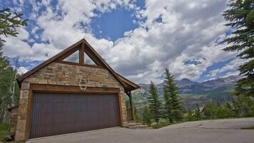 Bãi đậu xe tự phục vụ miễn phí