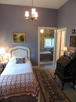 Bathroom - 1868 Magnolia House Inn (Lexington)