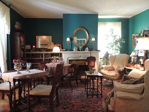 Check-in/check-out kiosk - 1868 Magnolia House Inn (Lexington)