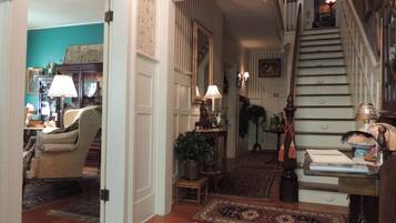 Check-in/check-out kiosk