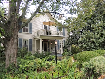 1868 Magnolia House Inn