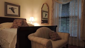 Room, 1 Queen Bed | Individually decorated, iron/ironing board, free WiFi