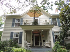 Front of property - 1868 Magnolia House Inn (Lexington)