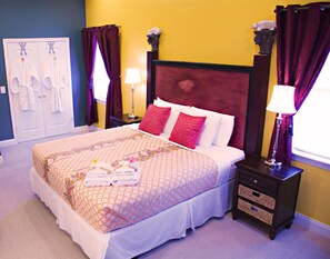 Premium bedding, desk, iron/ironing board, free WiFi