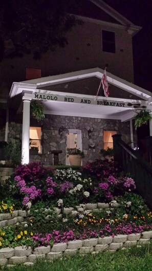 Fachada del alojamiento - Noche