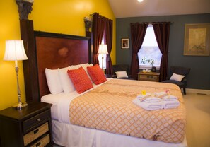 Premium bedding, desk, iron/ironing board, free WiFi