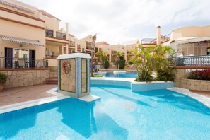 2 outdoor pools