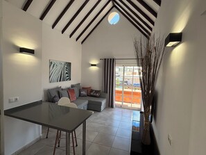 Suite | Living area | Smart TV - Yucca Park Aparthotel (Adeje)