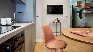 Junior Suite Family | Private kitchen | Full-size fridge, microwave, stovetop, espresso maker
