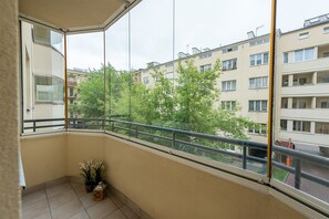 Luxury Apartment, 3 Bedrooms (at 16 Tamka Street) | Balcony - P&O Apartments Powiśle (Warsaw)