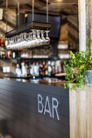 Se sirven desayunos, almuerzos y cenas (con vistas a la playa) 