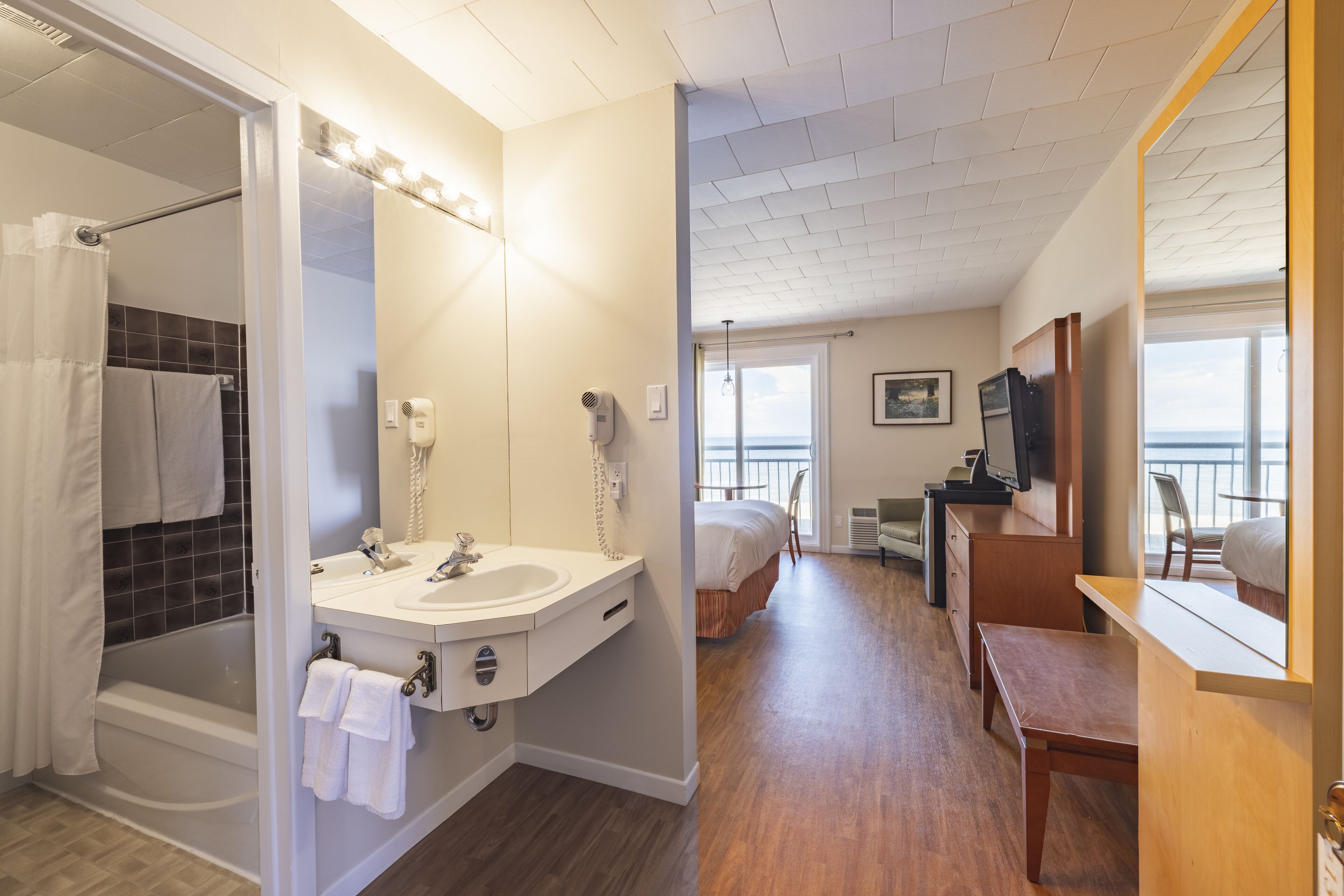 Chambre Double Classique | Fer et planche à repasser, Wi-Fi gratuit, draps fournis