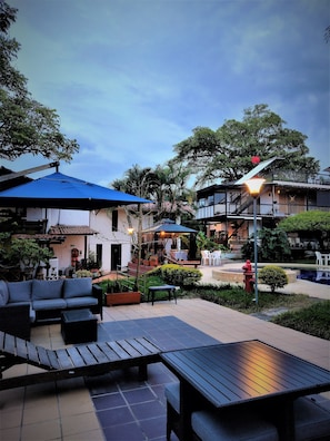 35-inch flat-screen TV with cable channels, TV - Hotel Campestre Villa Juana (Pereira)