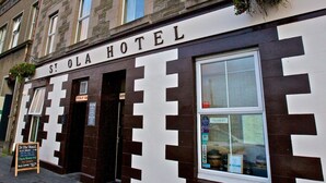 A hotel with a sign reading "S! OLA HOTEL" and a window displaying a "VACANCY" sign. - St Ola Hotel (Kirkwall)