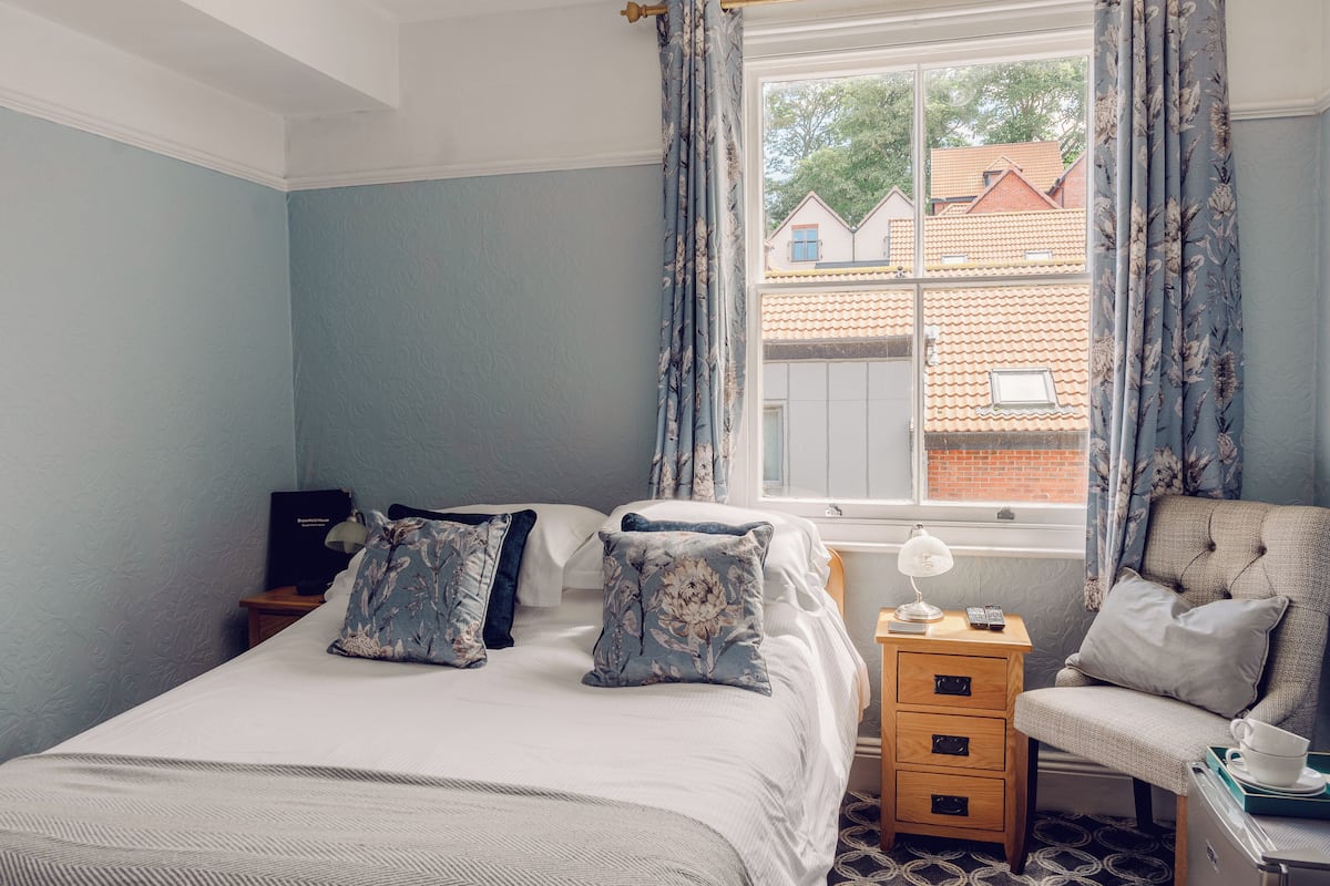 Standaard tweepersoonskamer, en-suite badkamer | Hypoallergeen beddengoed, individueel gedecoreerd