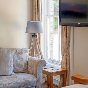 Luxury Double Room, Ensuite | Hypo-allergenic bedding, individually decorated, individually furnished - Broomfield House (Whitby)