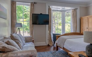 Hypo-allergenic bedding, individually decorated, individually furnished - Broomfield House (Whitby)