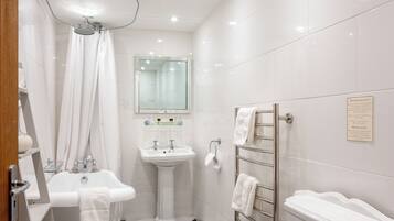 Luxury Double Room, Ensuite | Bathroom | Designer toiletries, hair dryer, towels