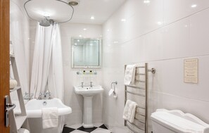 Luxury Double Room, Ensuite | Bathroom | Designer toiletries, hair dryer, towels