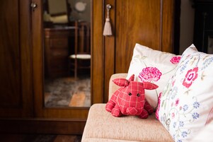 Quarto casal superior, banheiro privativo | Individualmente decorados, individualmente mobiliados